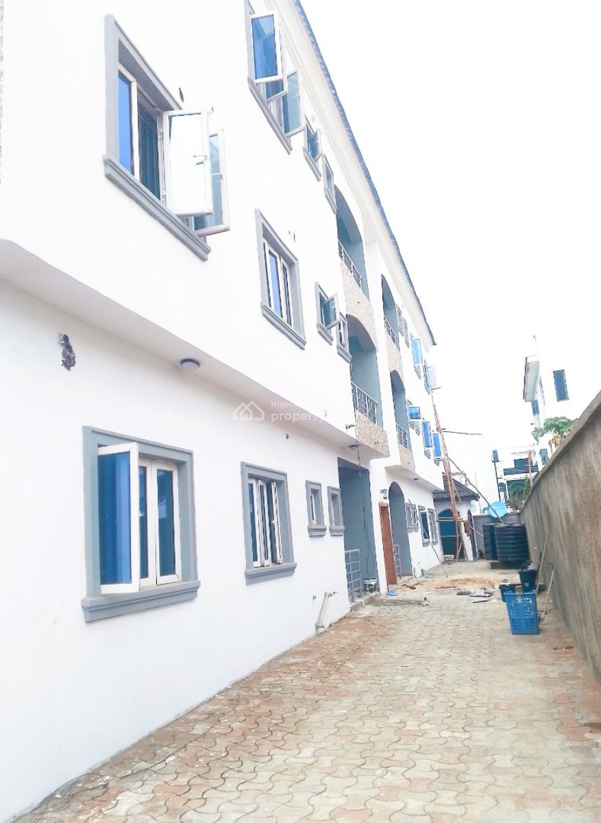 Nice and Standard Spacious 3 Bedroom Flat, Before Chevron Traffic Light, Lekki Expressway, Lekki, Lagos, Flat / Apartment for Rent