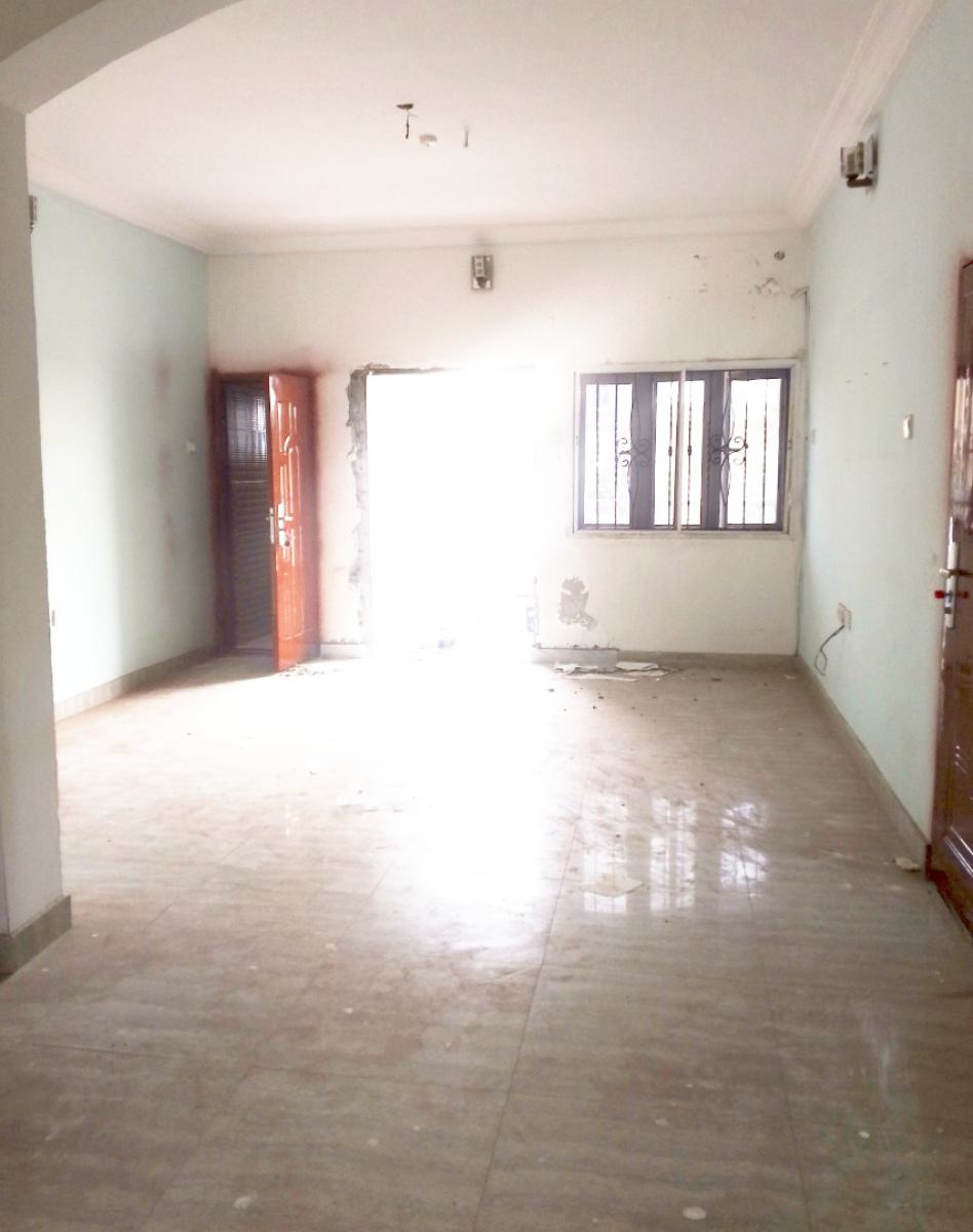 Nice and Standard Spacious 3 Bedroom Flat, Before Chevron Traffic Light, Lekki Expressway, Lekki, Lagos, Flat / Apartment for Rent