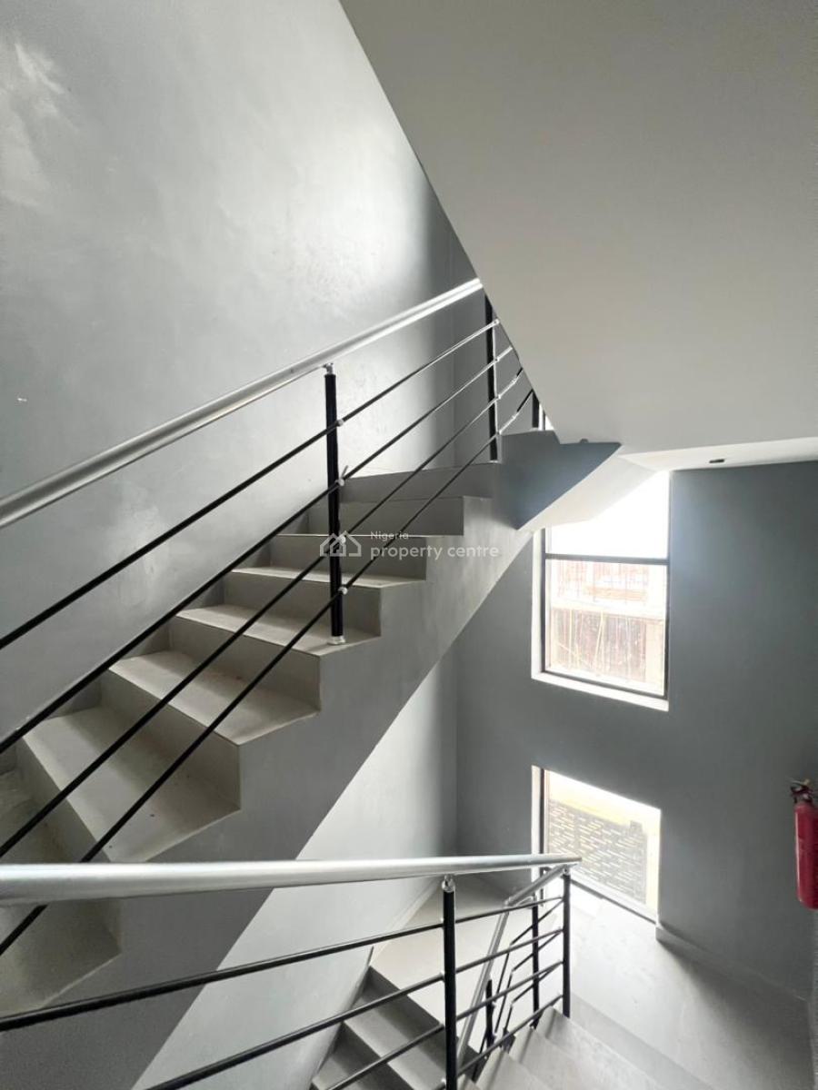 Opulent 3 Bedroom Apartment with Pool, Lekki Phase 1, Lekki, Lagos, Flat / Apartment for Sale