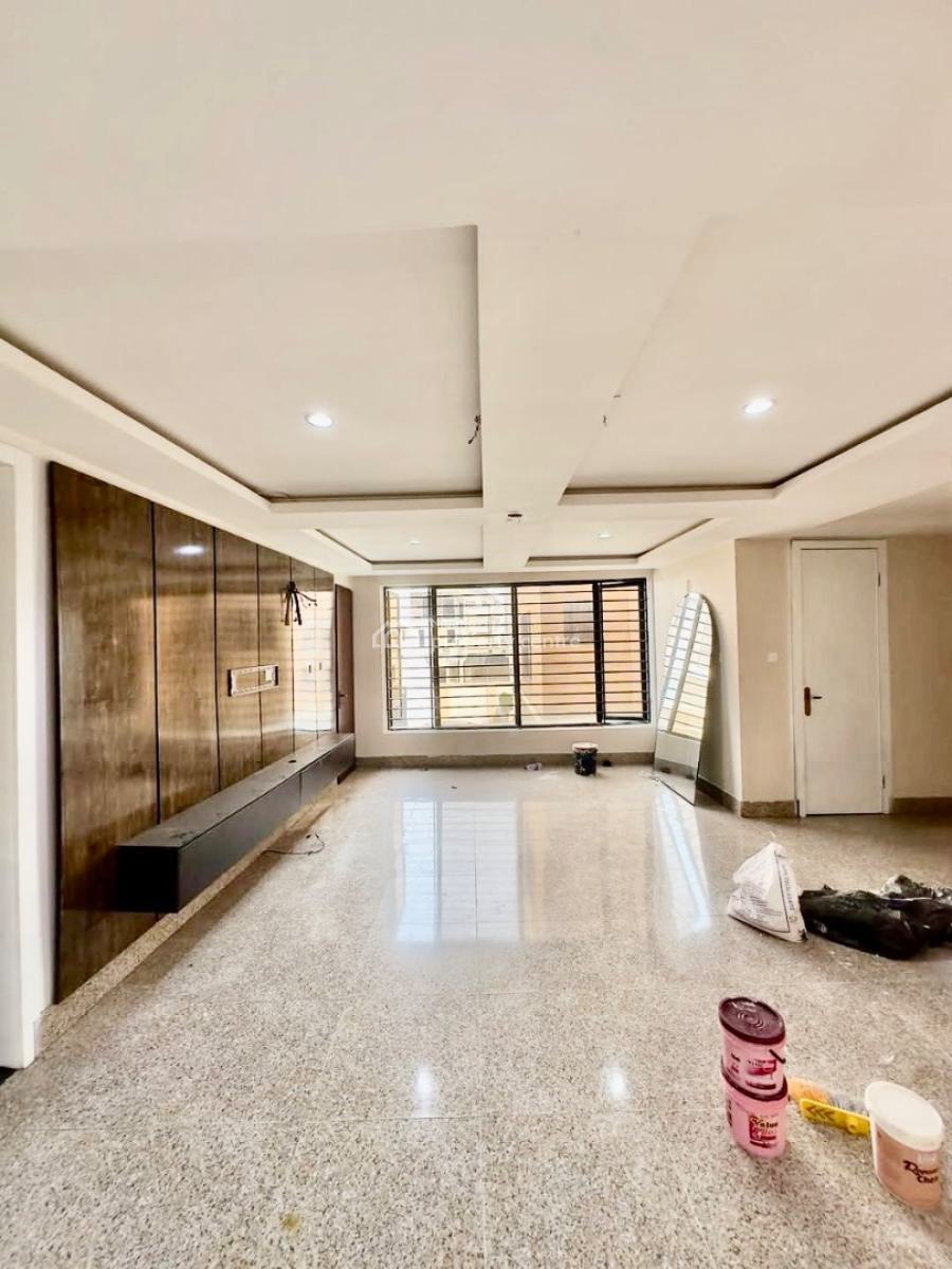 Spacious and Luxurious with a B Q, Lekki Phase 1, Lekki, Lagos, Flat / Apartment for Rent