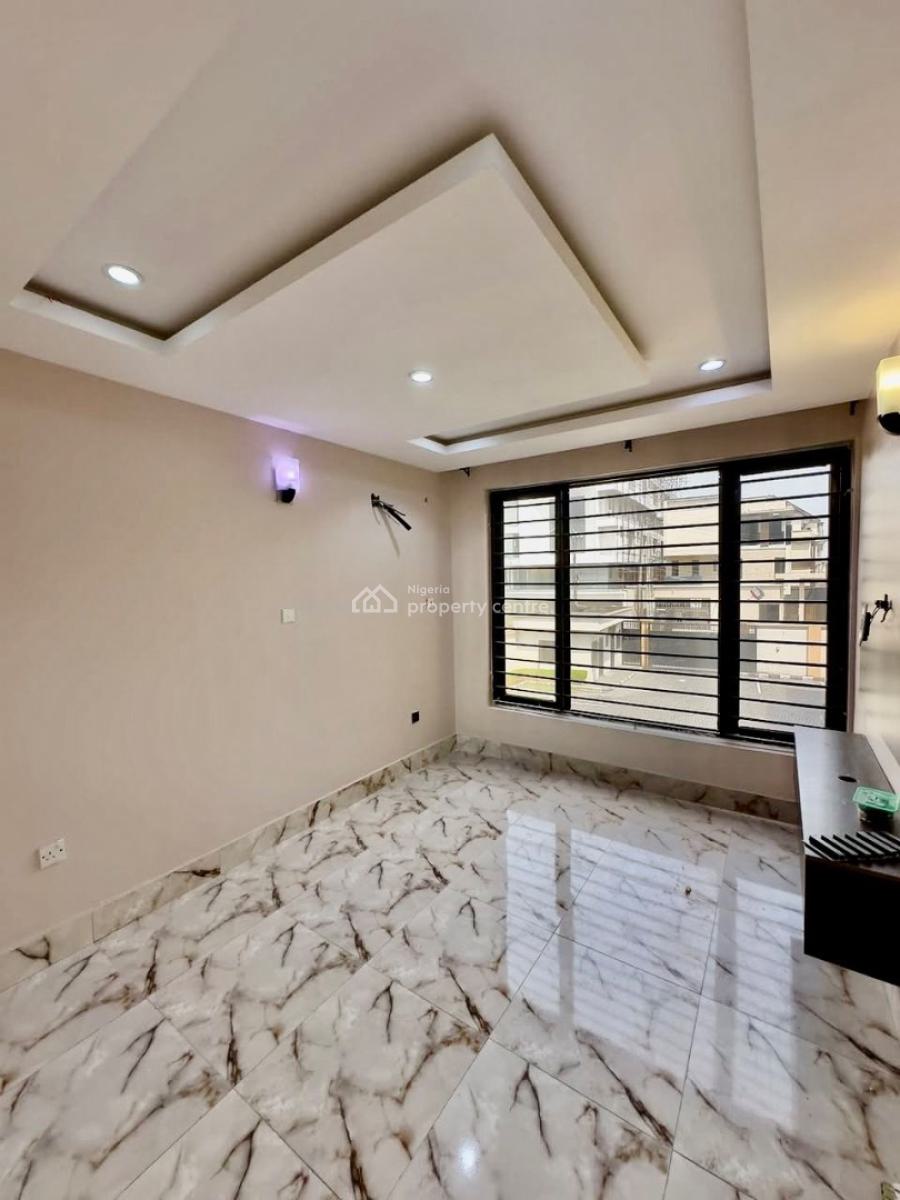 Spacious and Luxurious with a B Q, Lekki Phase 1, Lekki, Lagos, Flat / Apartment for Rent