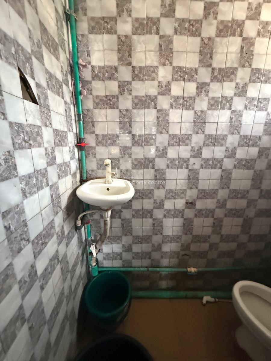 Lovely 2 Bedroom Flat, Surulere, Lagos, Flat / Apartment for Rent