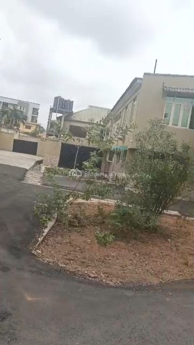 a 9876sqm Land of Units of Tenanted Apartments, Independence Estate, New Bodija, Ibadan, Oyo, Block of Flats for Sale