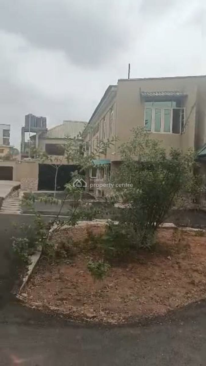 a 9876sqm Land of Units of Tenanted Apartments, Independence Estate, New Bodija, Ibadan, Oyo, Block of Flats for Sale