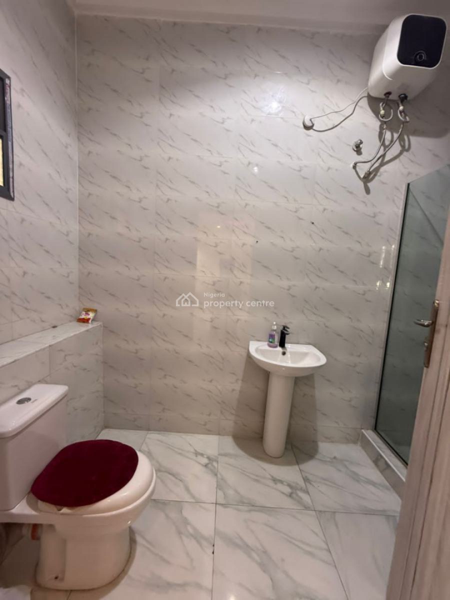 Masters Bedroom Sharing Kitchen Only, Orchid Road, Lekki, Lagos, Flat / Apartment for Rent