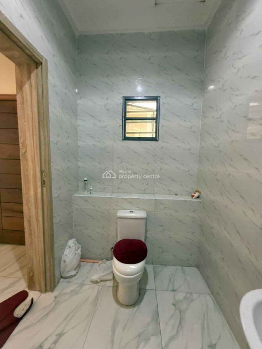 Masters Bedroom Sharing Kitchen Only, Orchid Road, Lekki, Lagos, Flat / Apartment for Rent