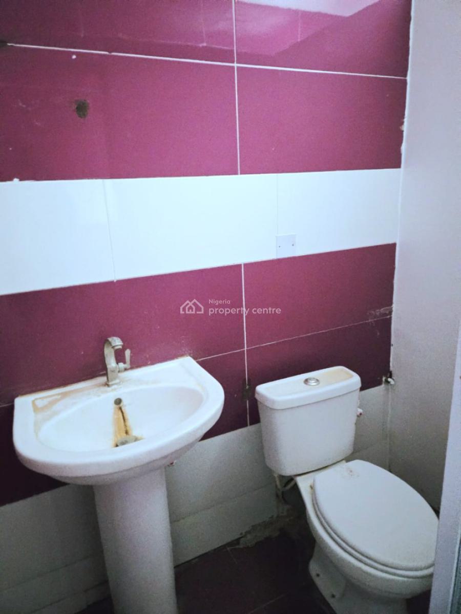 Commercial  2 Rooms Shop Space, Lekki Phase 1, Lekki, Lagos, Shop for Rent