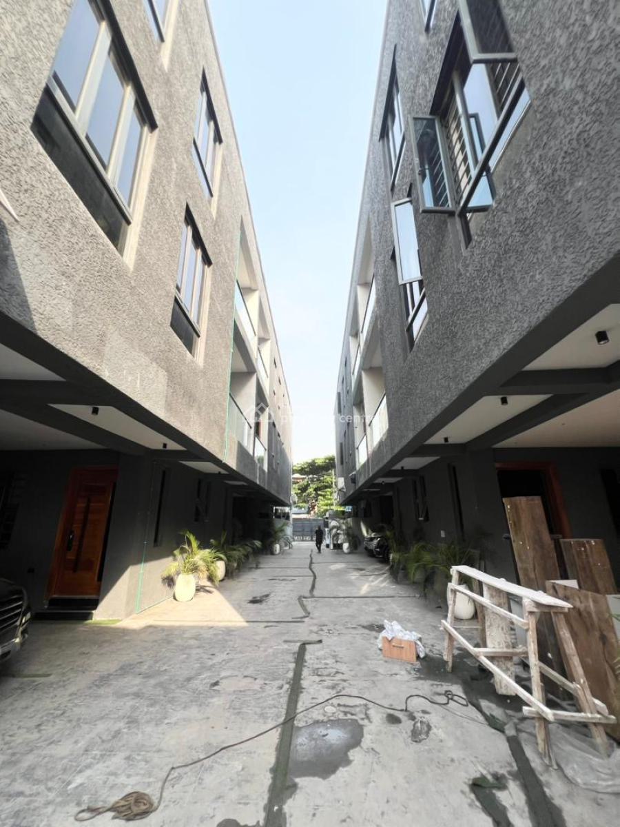 Luxury 4 Bedroom Apartment with Swimming Pool in a Secure Estate, Lekki Phase 1, Lekki, Lagos, Flat / Apartment for Sale