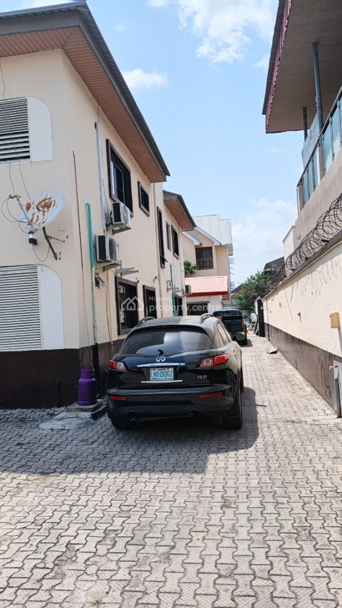 Self Compound Bq 3 Bedroom Flat, at Chief Albert with Clean Water, Lekki Phase 1, Lekki, Lagos, Flat / Apartment for Rent