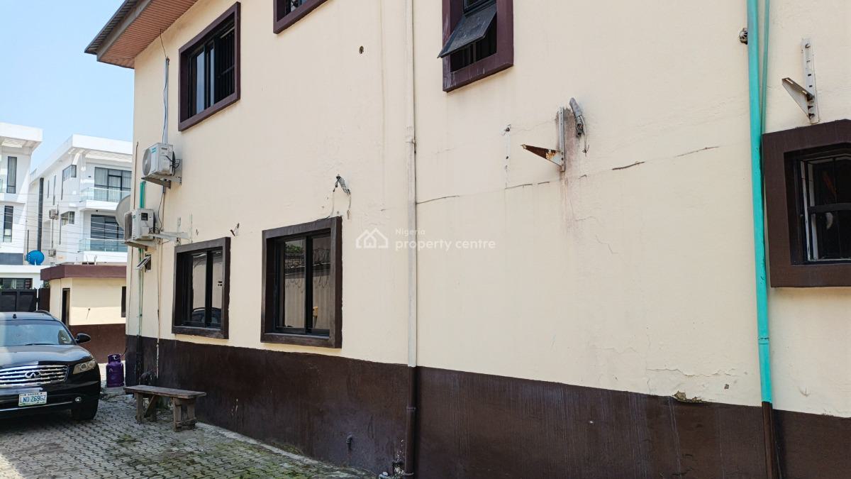 Self Compound Bq 3 Bedroom Flat, at Chief Albert with Clean Water, Lekki Phase 1, Lekki, Lagos, Flat / Apartment for Rent