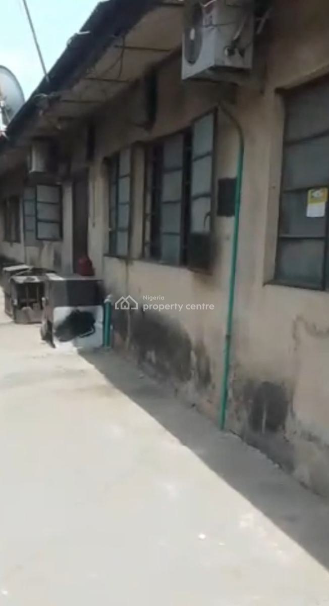 Commercial Land, Awofodu Bus Stop Pedro Rd. Palmgrove, Shomolu, Lagos, Commercial Land for Sale