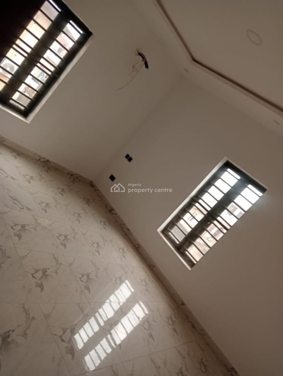 Top Notch 2 Bedroom Flat All Rooms En-suite Upstairs, Olowora, Magodo, Lagos, Flat / Apartment for Rent