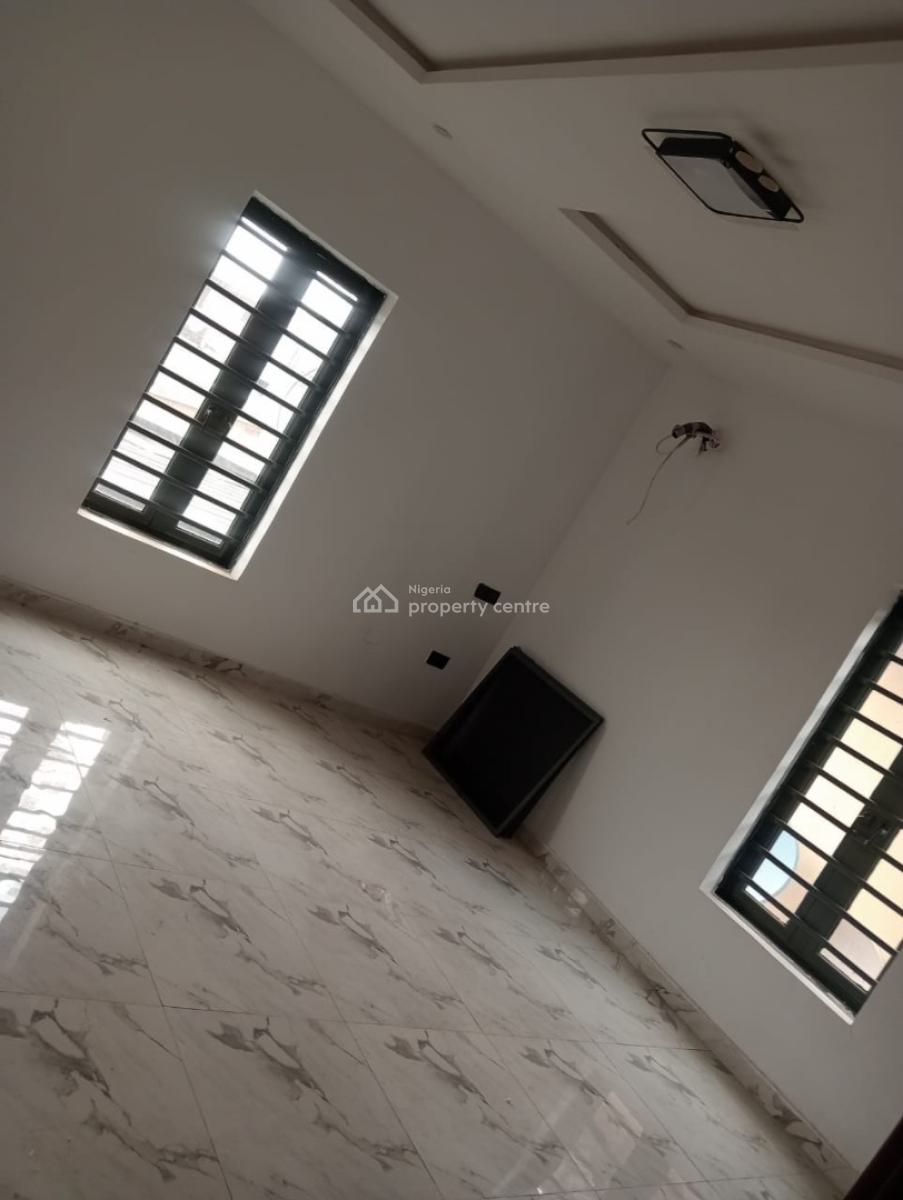 Top Notch 2 Bedroom Flat All Rooms En-suite Upstairs, Olowora, Magodo, Lagos, Flat / Apartment for Rent