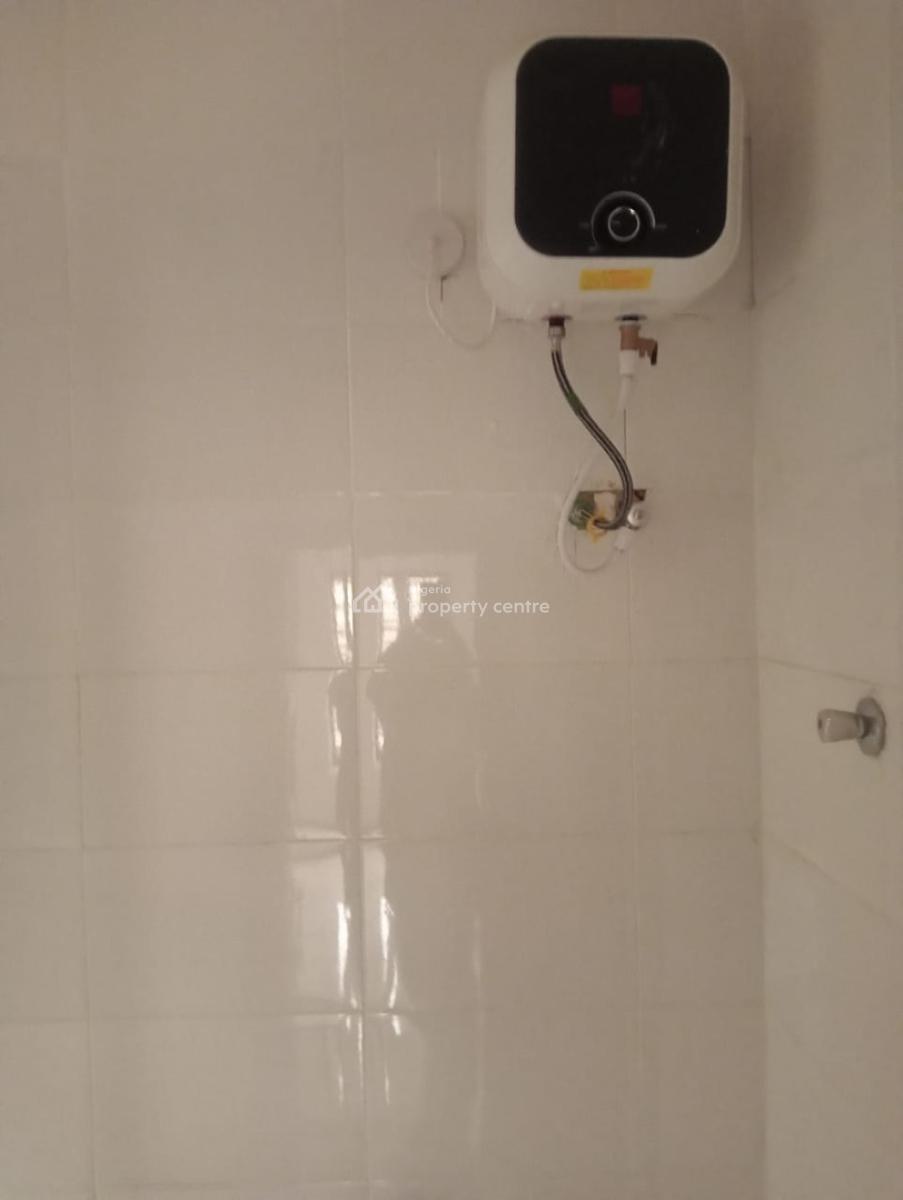 Top Notch 2 Bedroom Flat All Rooms En-suite Upstairs, Olowora, Magodo, Lagos, Flat / Apartment for Rent