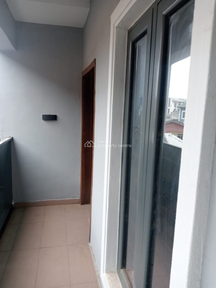 Top Notch 2 Bedroom Flat All Rooms En-suite Upstairs, Olowora, Magodo, Lagos, Flat / Apartment for Rent