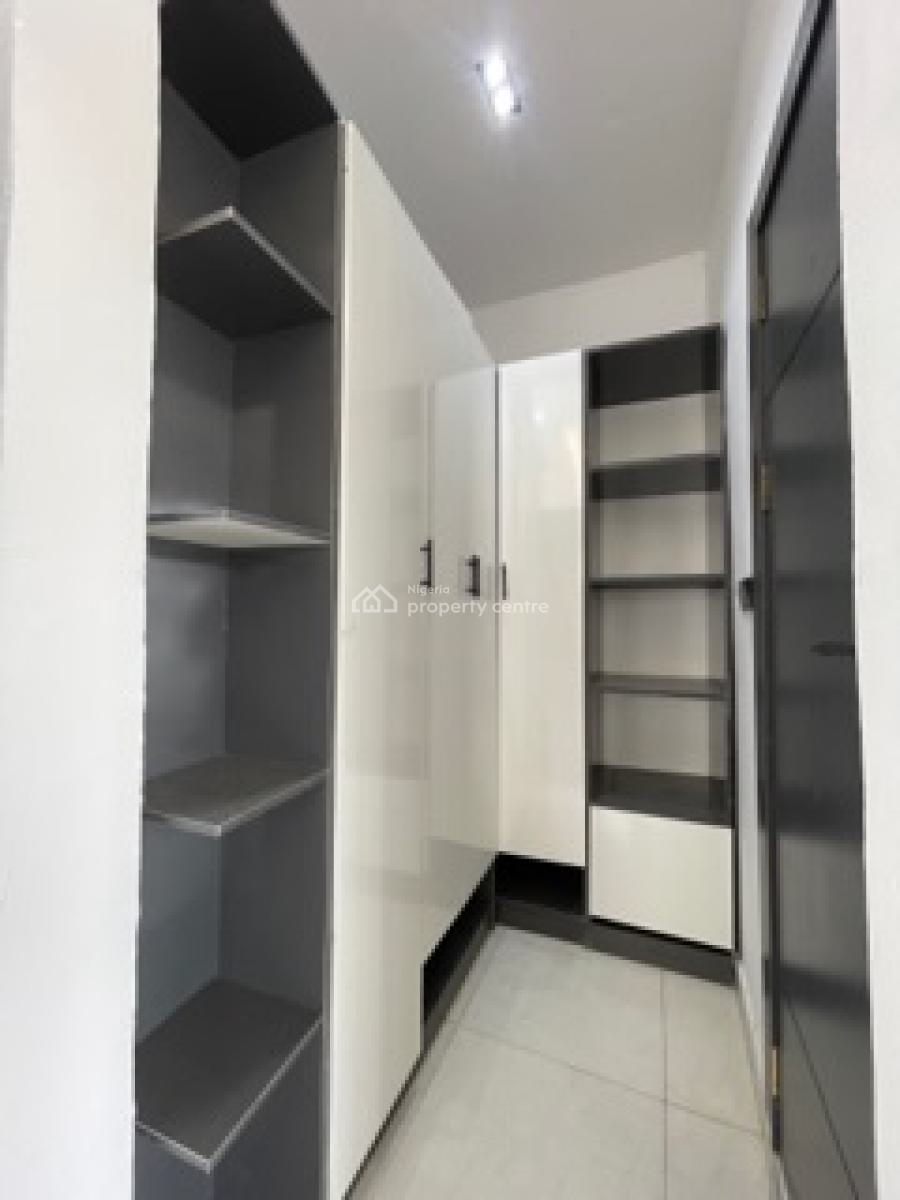 Huge Family Home in a Secured and Gated Estate, Orchid Road Off Chevron Toll Gate, Lekki Phase 2, Lekki, Lagos, Semi-detached Duplex for Sale