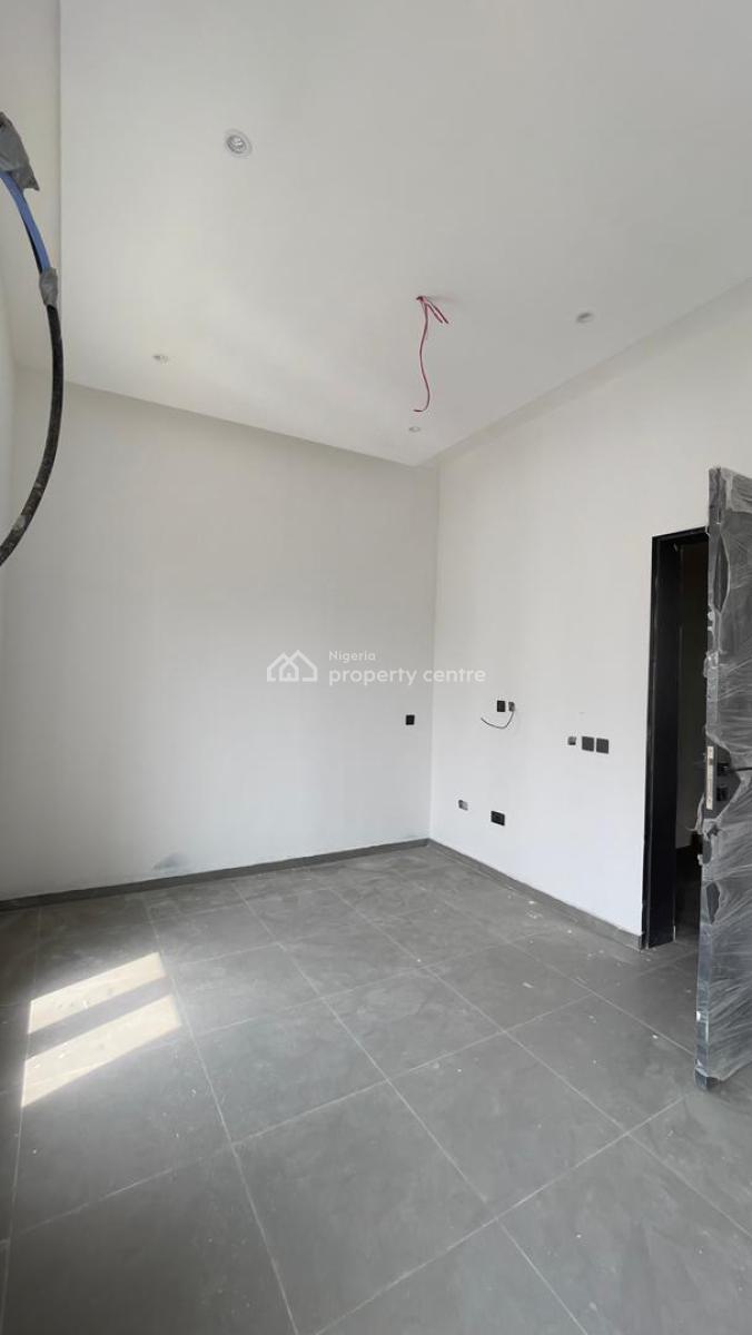 Upper-floor Commercial Space, Lekki Phase 1, Lekki, Lagos, Commercial Property for Rent