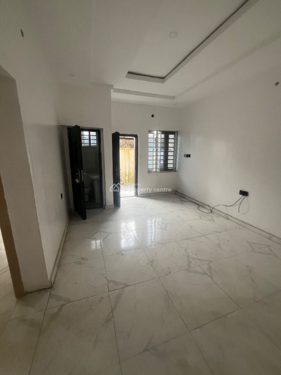 Luxury Clean 3 Bedroom Flat Upstairs, Mobil Road Ilaje, Ajah, Lagos, Flat / Apartment for Rent