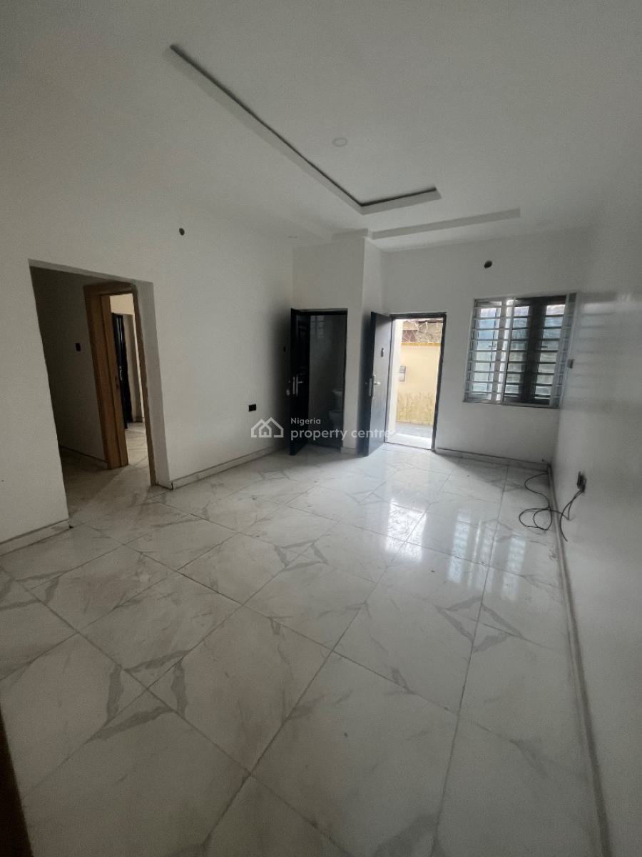 Luxury Clean 3 Bedroom Flat Upstairs, Mobil Road Ilaje, Ajah, Lagos, Flat / Apartment for Rent
