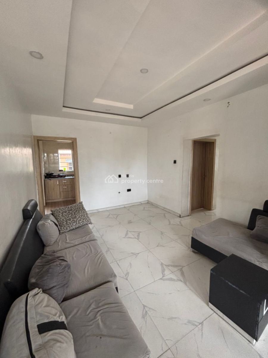 Luxury Clean 3 Bedroom Flat Upstairs, Mobil Road Ilaje, Ajah, Lagos, Flat / Apartment for Rent