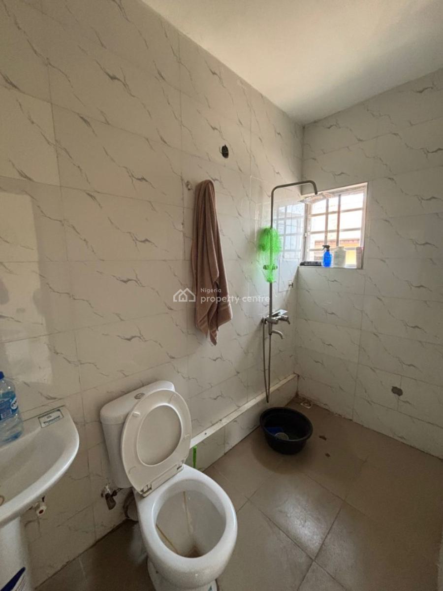 Luxury Clean 3 Bedroom Flat Upstairs, Mobil Road Ilaje, Ajah, Lagos, Flat / Apartment for Rent