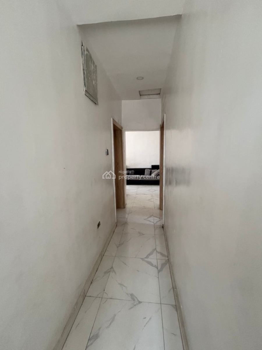 Luxury Clean 3 Bedroom Flat Upstairs, Mobil Road Ilaje, Ajah, Lagos, Flat / Apartment for Rent