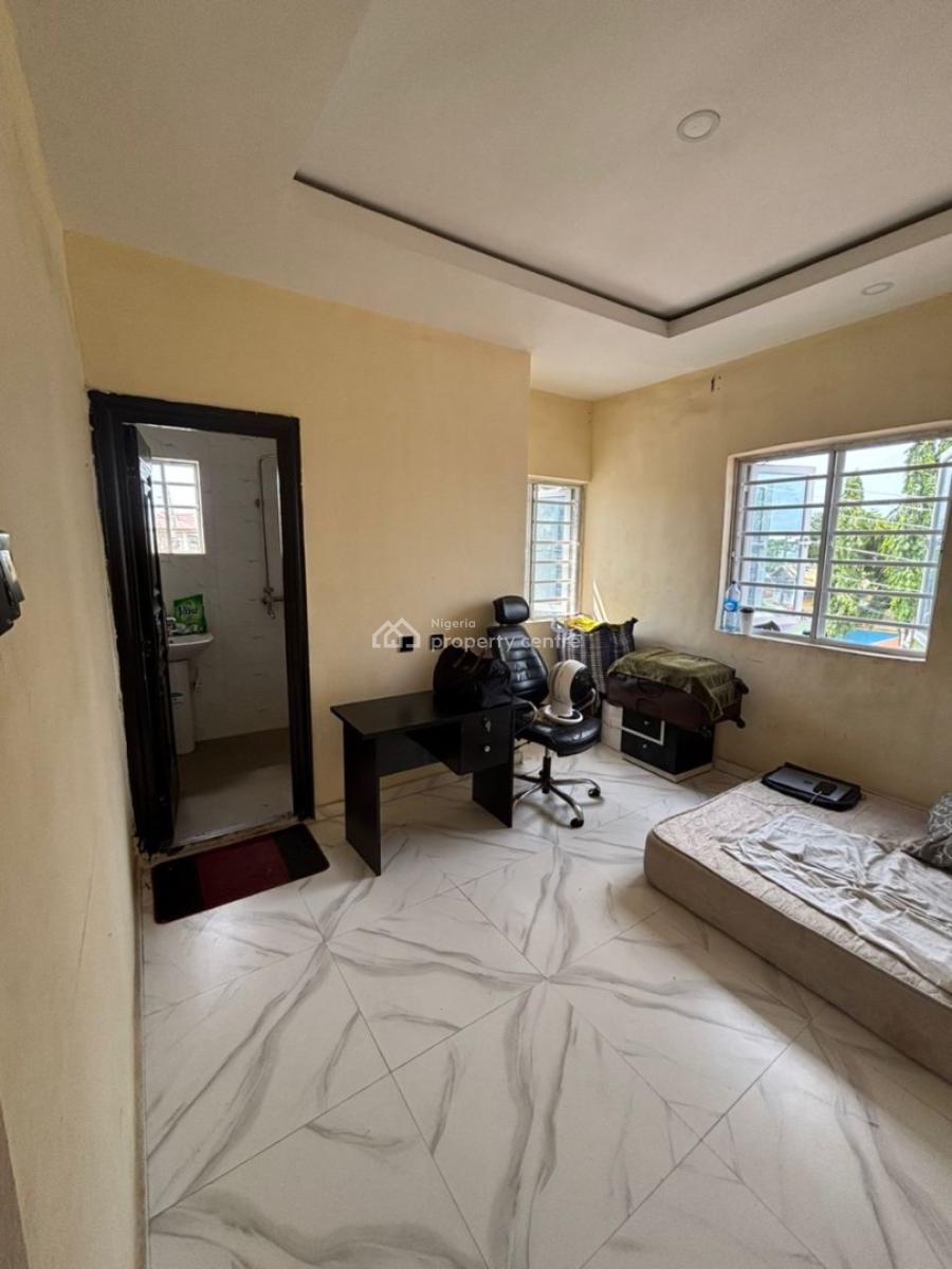 Luxury Clean 3 Bedroom Flat Upstairs, Mobil Road Ilaje, Ajah, Lagos, Flat / Apartment for Rent