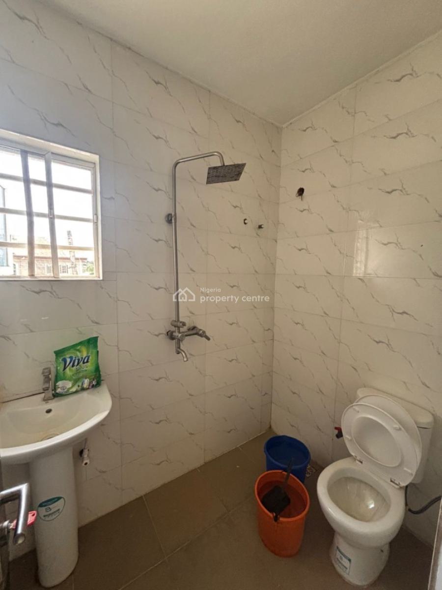 Luxury Clean 3 Bedroom Flat Upstairs, Mobil Road Ilaje, Ajah, Lagos, Flat / Apartment for Rent