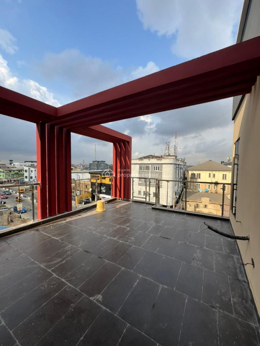 Stunning 2 Bedroom Flat, Less Than 5mins to Unilag, Akoka, Yaba, Lagos, Flat / Apartment for Sale