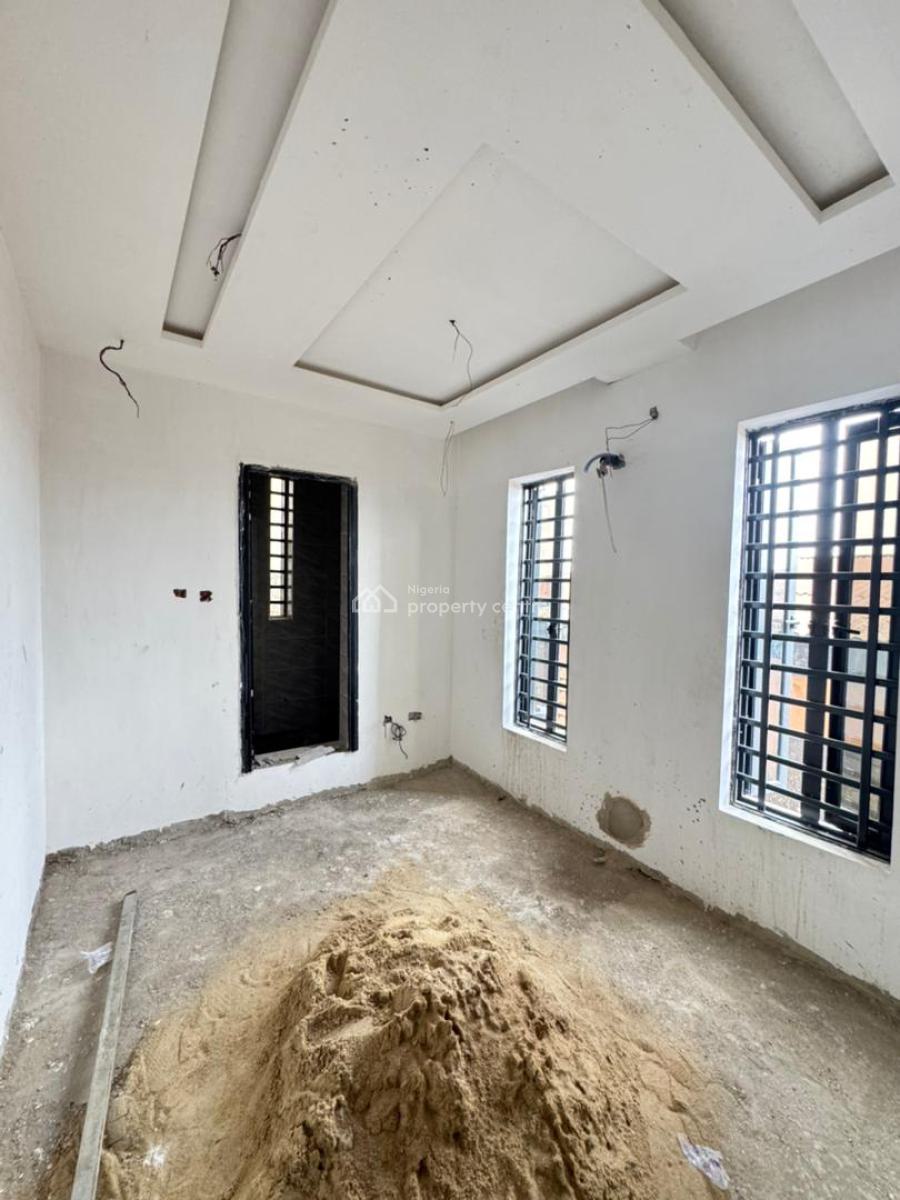 Stunning 2 Bedroom Flat, Less Than 5mins to Unilag, Akoka, Yaba, Lagos, Flat / Apartment for Sale