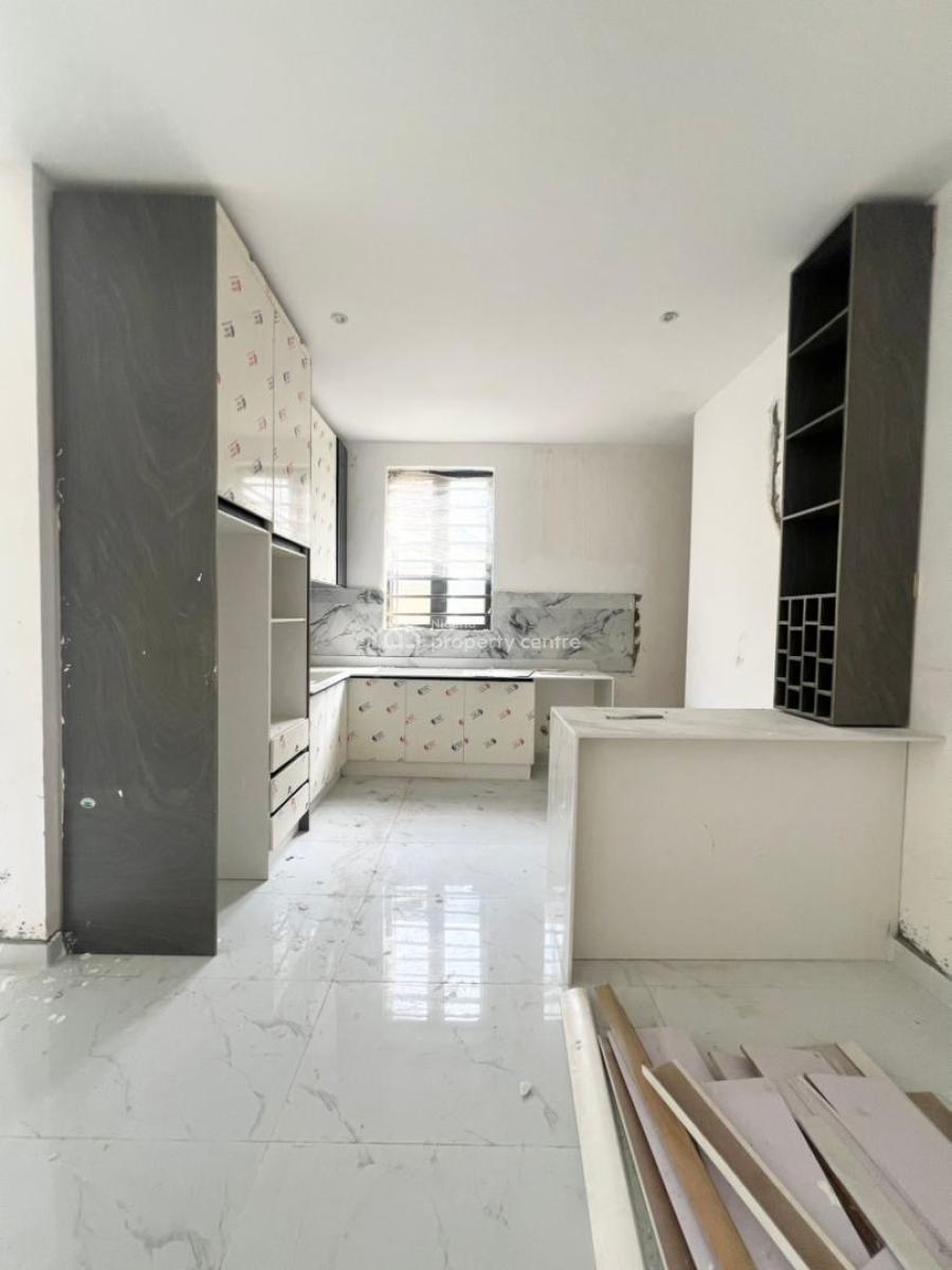 Opulent 2 Bedroom Apartment, Lekki Phase 1, Lekki, Lagos, Flat / Apartment for Sale
