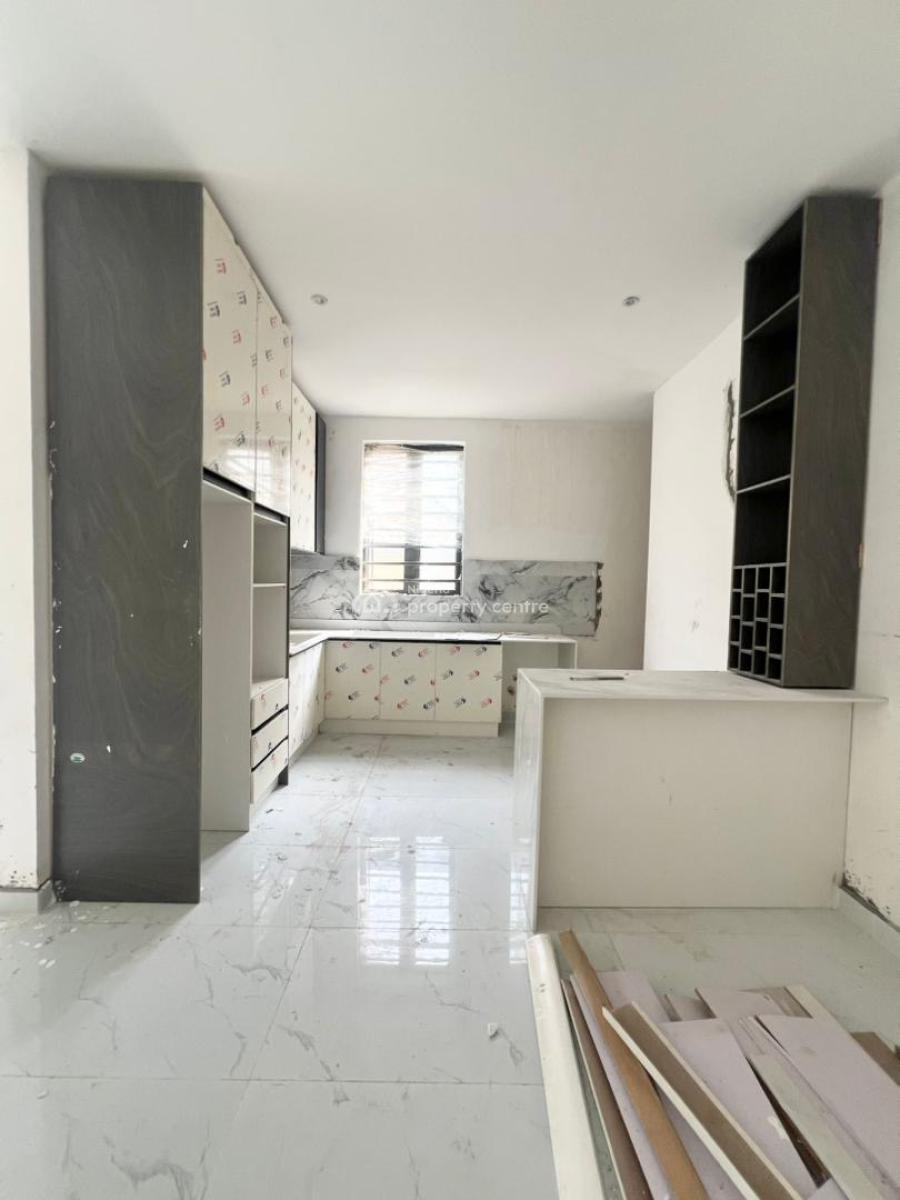 Opulent 2 Bedroom Apartment, Lekki Phase 1, Lekki, Lagos, Flat / Apartment for Sale