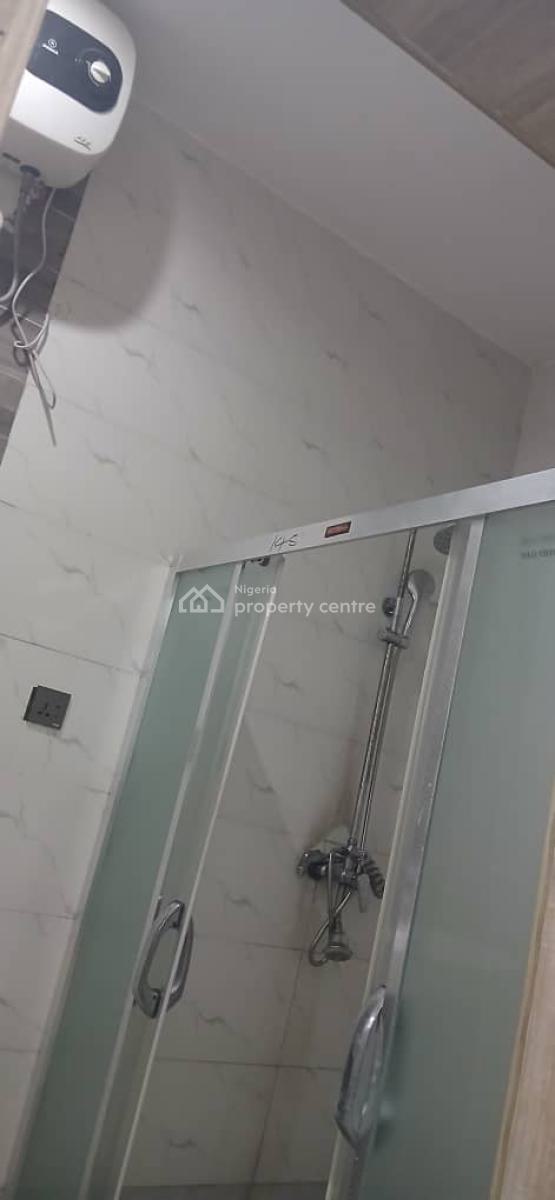 Spacious Masters Bedroom in a Shared Apartment, Royal Pine Estate Gate 3, Orchid Road, Lekki, Lagos, Self Contain (single Rooms) for Rent