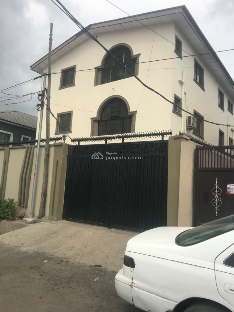 Newly Renovated and Spacious 3 Bedroom Flat with All Rooms En-suite, Ore Merin Street Off Pedro Road Ladilak, Gbagada, Lagos, Flat / Apartment for Rent