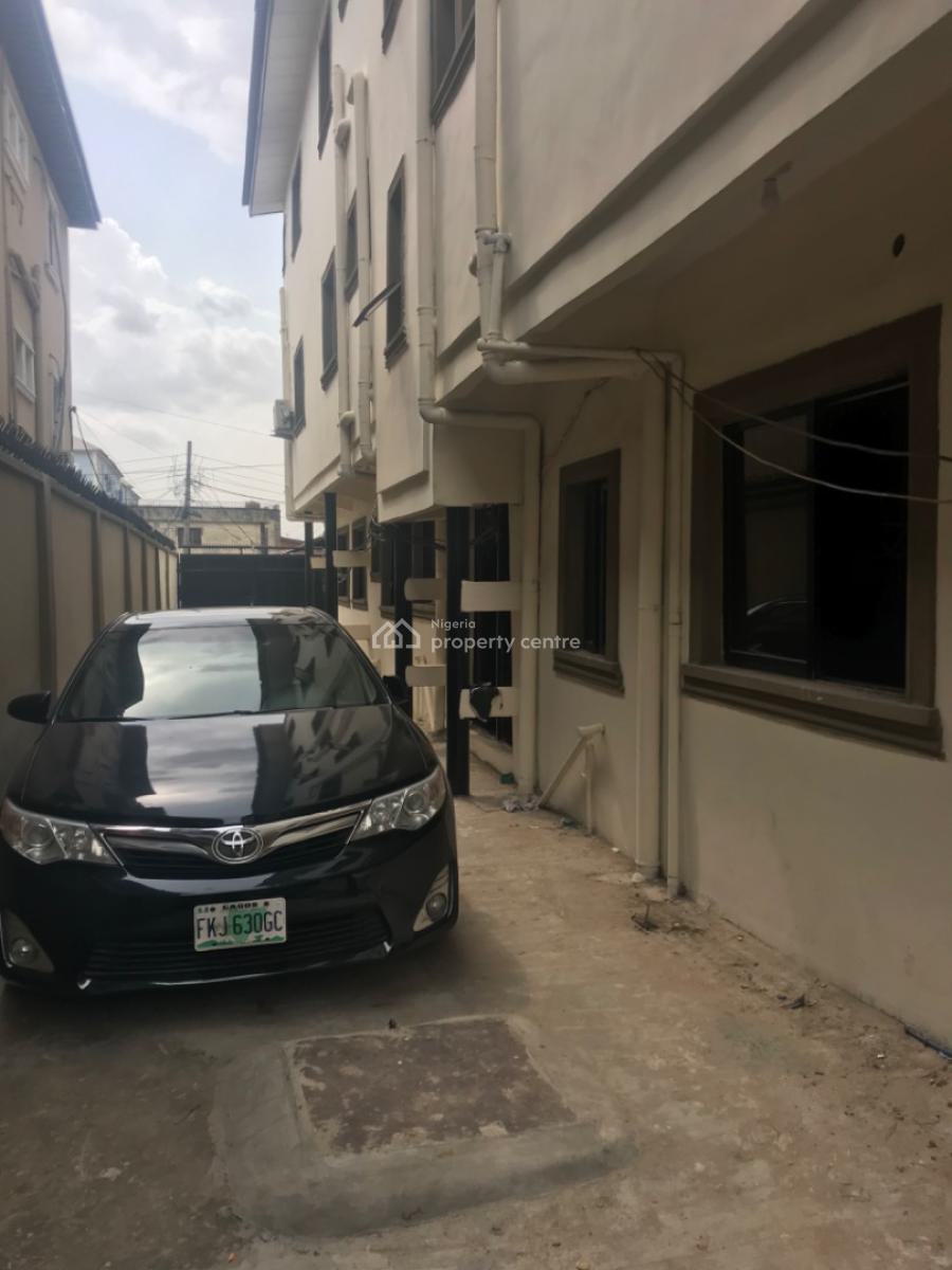 Newly Renovated and Spacious 3 Bedroom Flat with All Rooms En-suite, Ore Merin Street Off Pedro Road Ladilak, Gbagada, Lagos, Flat / Apartment for Rent