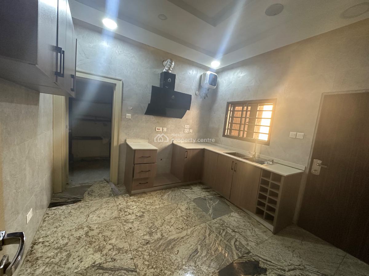 Well Built Luxury 3 Bedroom Flat with Bq, Wuse 2, Abuja, Flat / Apartment for Rent