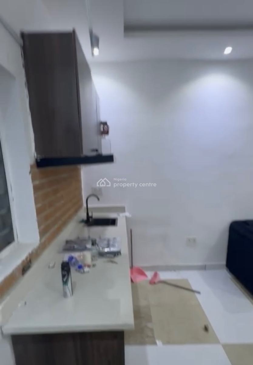 1 Bedroom Flat, Lekki Phase 1, Lekki, Lagos, Mini Flat (room and Parlour) for Rent