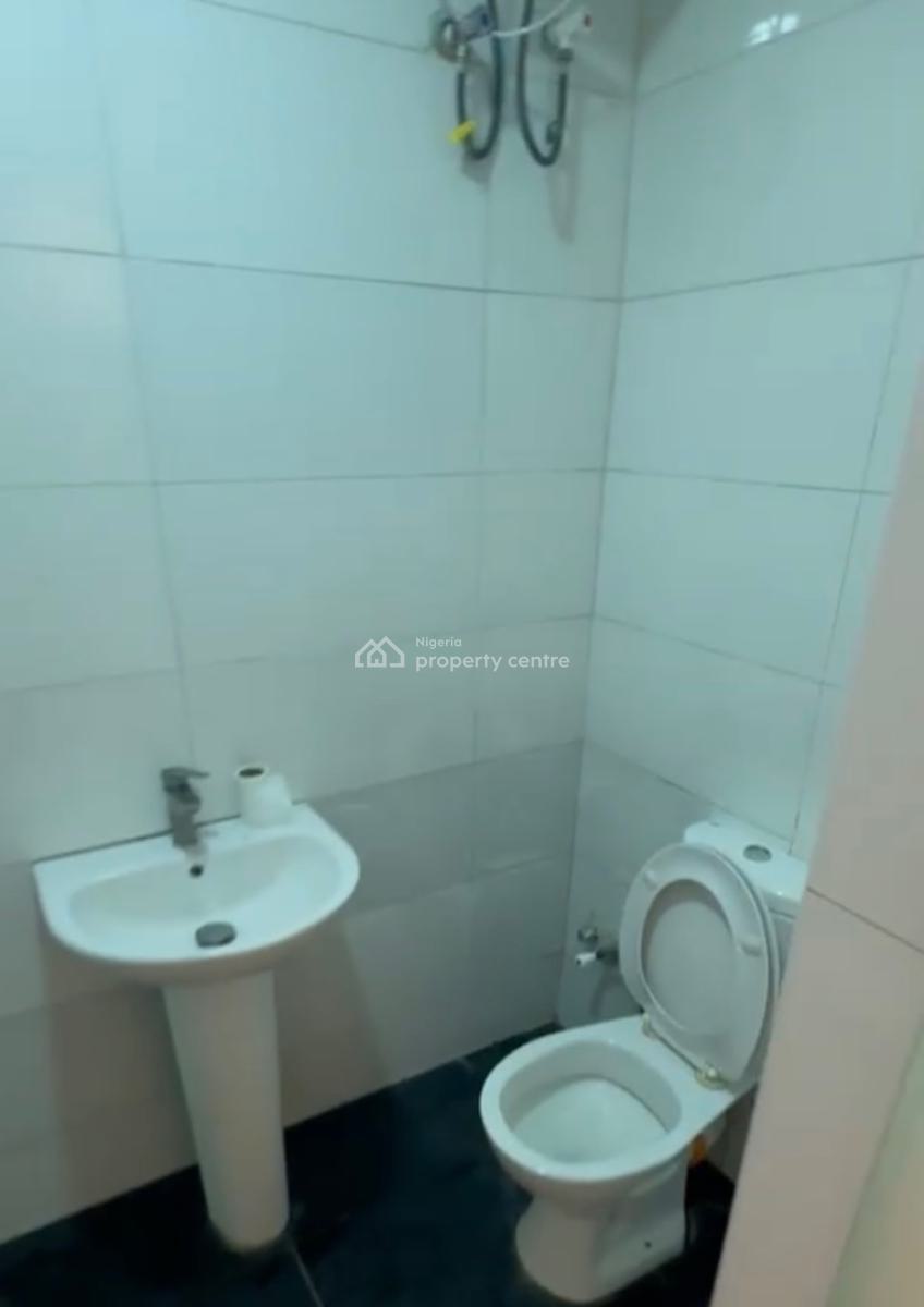 1 Bedroom Flat, Lekki Phase 1, Lekki, Lagos, Mini Flat (room and Parlour) for Rent