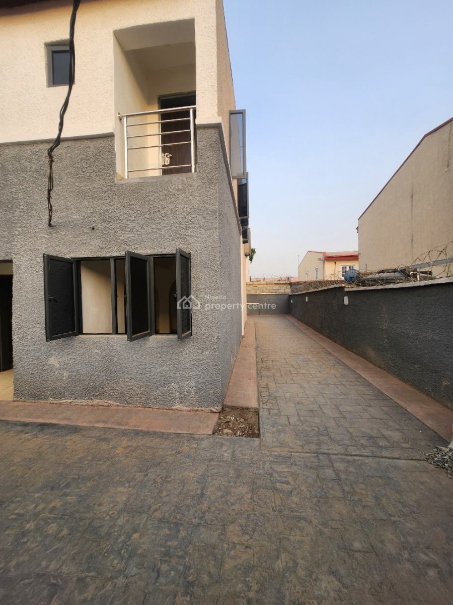 Clean Brand New 4bedroom Semi Detached Duplex , Alone in Compound of, By Roundabout (tarred Rd), Kado, Abuja, Semi-detached Duplex for Sale