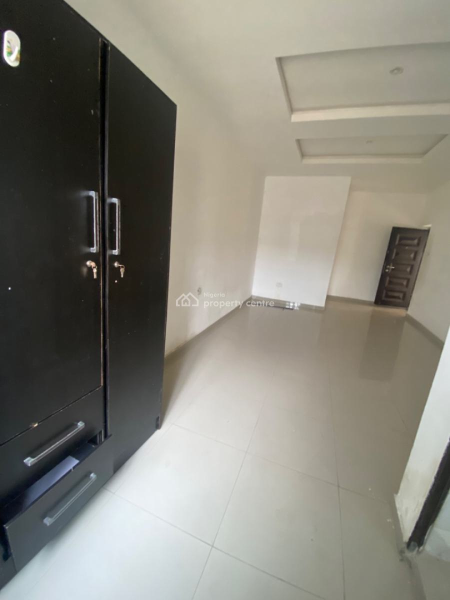 Neatly Used 2bedroom Flat, Peninsula Garden Estate, Behind Blenco, Ajah, Lagos, Flat / Apartment for Rent