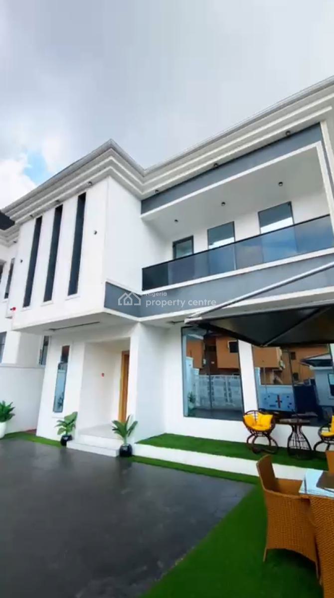 5 Rooms Functioning Hotel, Omole Phase 1, Ikeja, Lagos, Hotel / Guest House for Sale