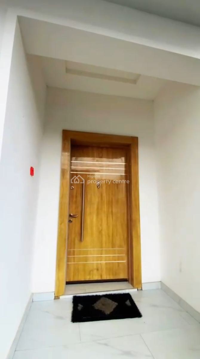 5 Rooms Functioning Hotel, Omole Phase 1, Ikeja, Lagos, Hotel / Guest House for Sale