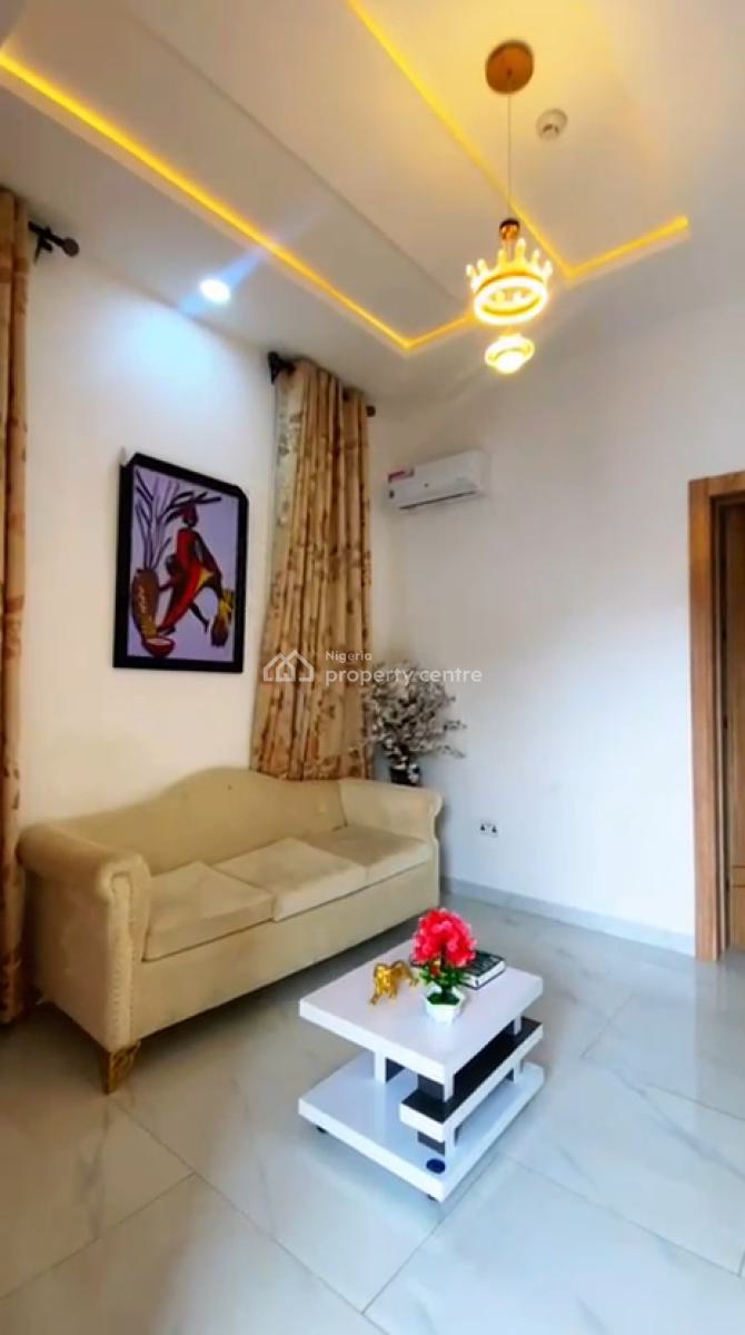 5 Rooms Functioning Hotel, Omole Phase 1, Ikeja, Lagos, Hotel / Guest House for Sale