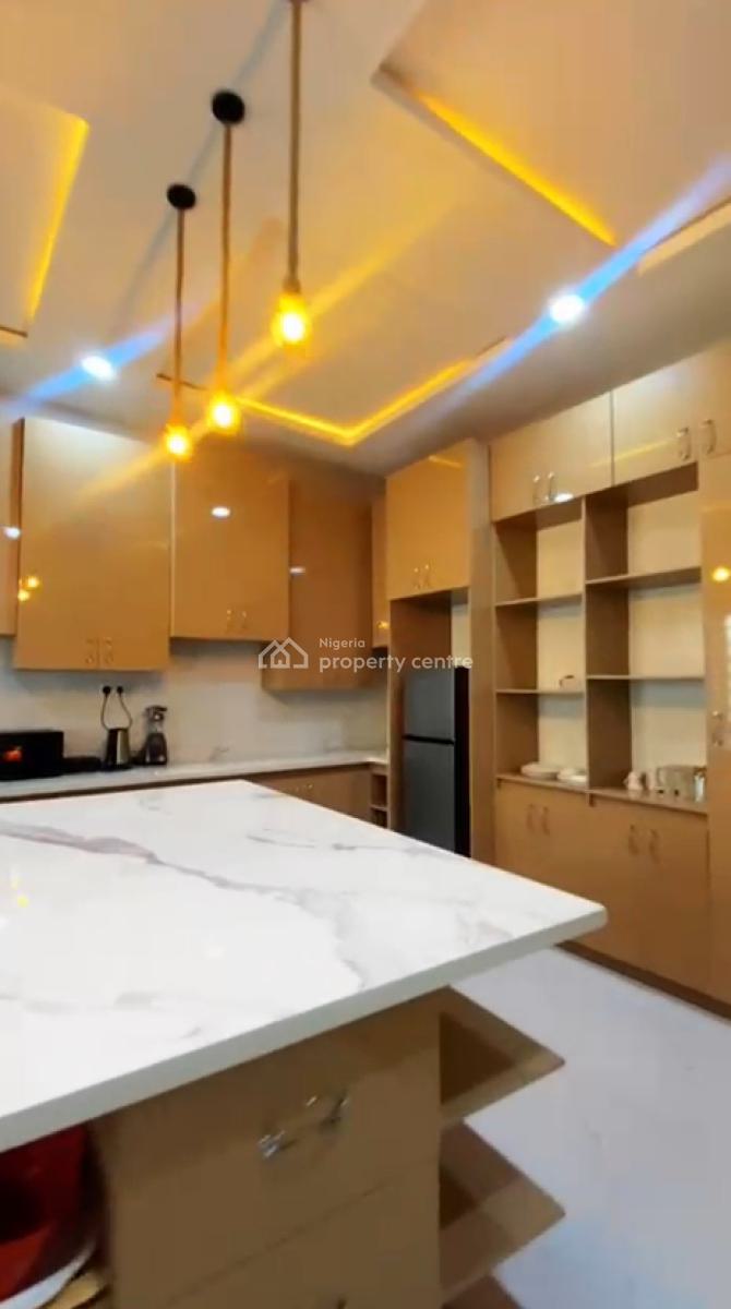 5 Rooms Functioning Hotel, Omole Phase 1, Ikeja, Lagos, Hotel / Guest House for Sale