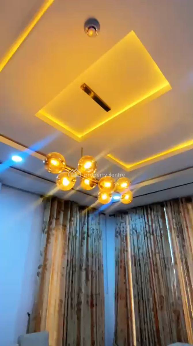 5 Rooms Functioning Hotel, Omole Phase 1, Ikeja, Lagos, Hotel / Guest House for Sale