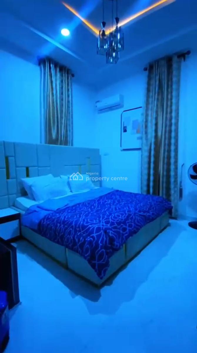 5 Rooms Functioning Hotel, Omole Phase 1, Ikeja, Lagos, Hotel / Guest House for Sale