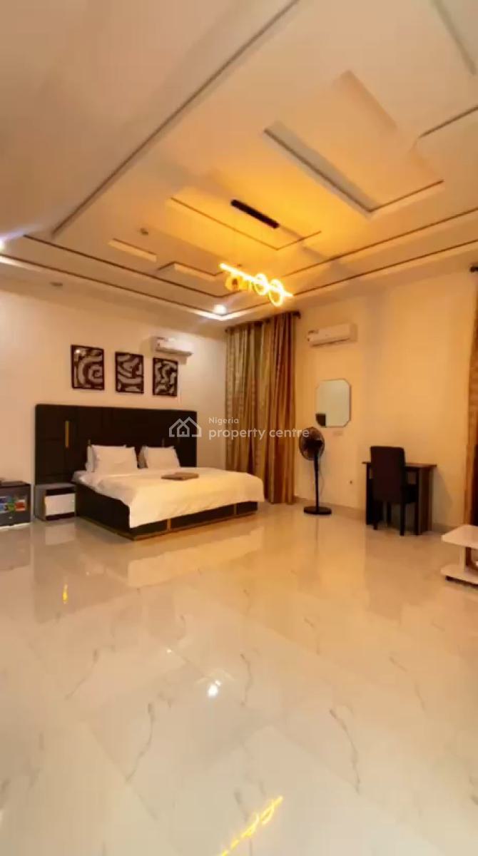 5 Rooms Functioning Hotel, Omole Phase 1, Ikeja, Lagos, Hotel / Guest House for Sale