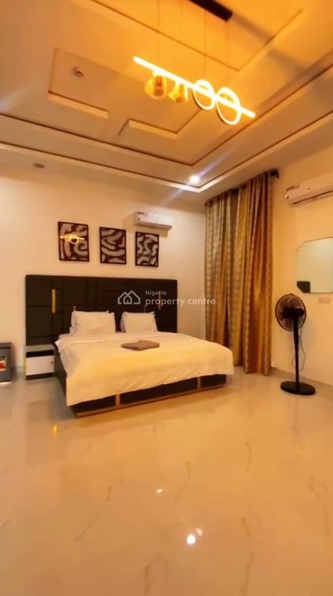 5 Rooms Functioning Hotel, Omole Phase 1, Ikeja, Lagos, Hotel / Guest House for Sale