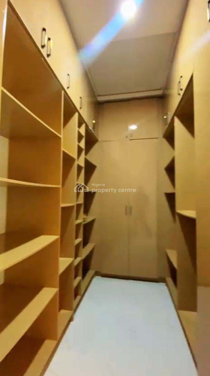 5 Rooms Functioning Hotel, Omole Phase 1, Ikeja, Lagos, Hotel / Guest House for Sale