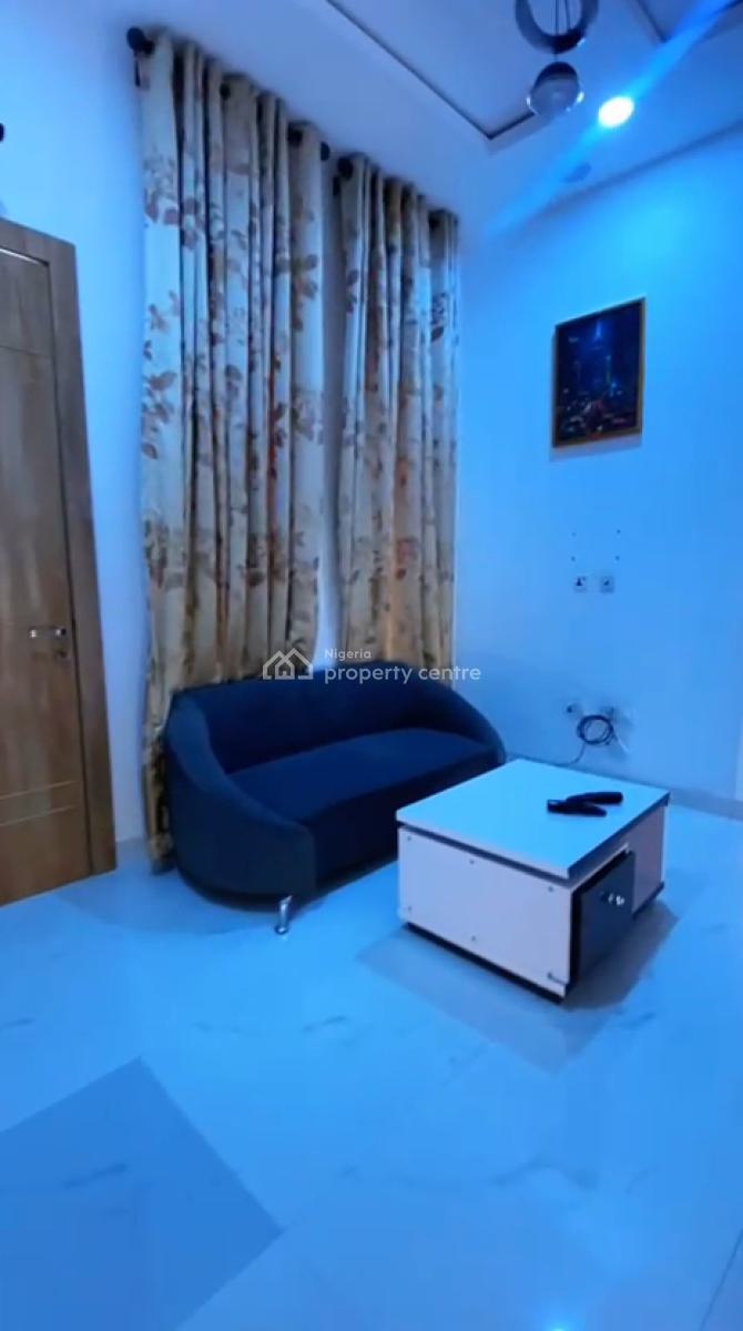 5 Rooms Functioning Hotel, Omole Phase 1, Ikeja, Lagos, Hotel / Guest House for Sale
